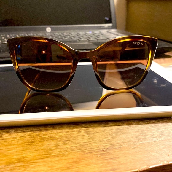 Vogue sunglasses - Picture 1 of 6